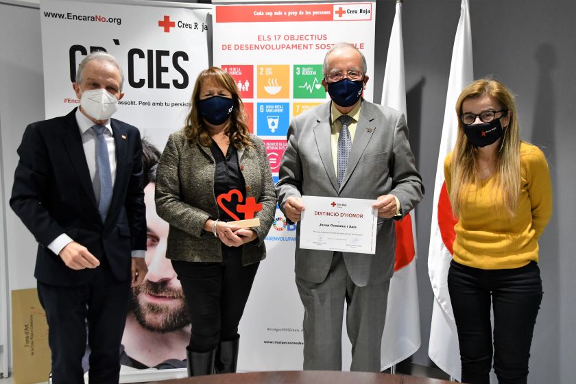Josep González rep la Distinció d’Honor de la Creu Roja
