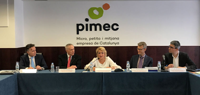 Joanna Drake visita PIMEC per presentar l’estratègia europea per a la reducció dels productes plàsti