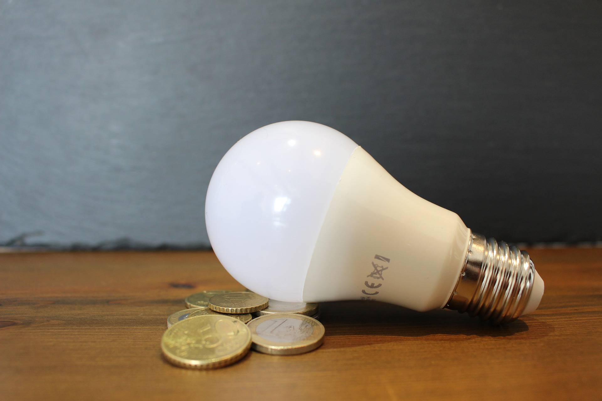 PIMEComerç valora positivament la rebaixa de l’IVA a la factura de l’electricitat però demana més me
